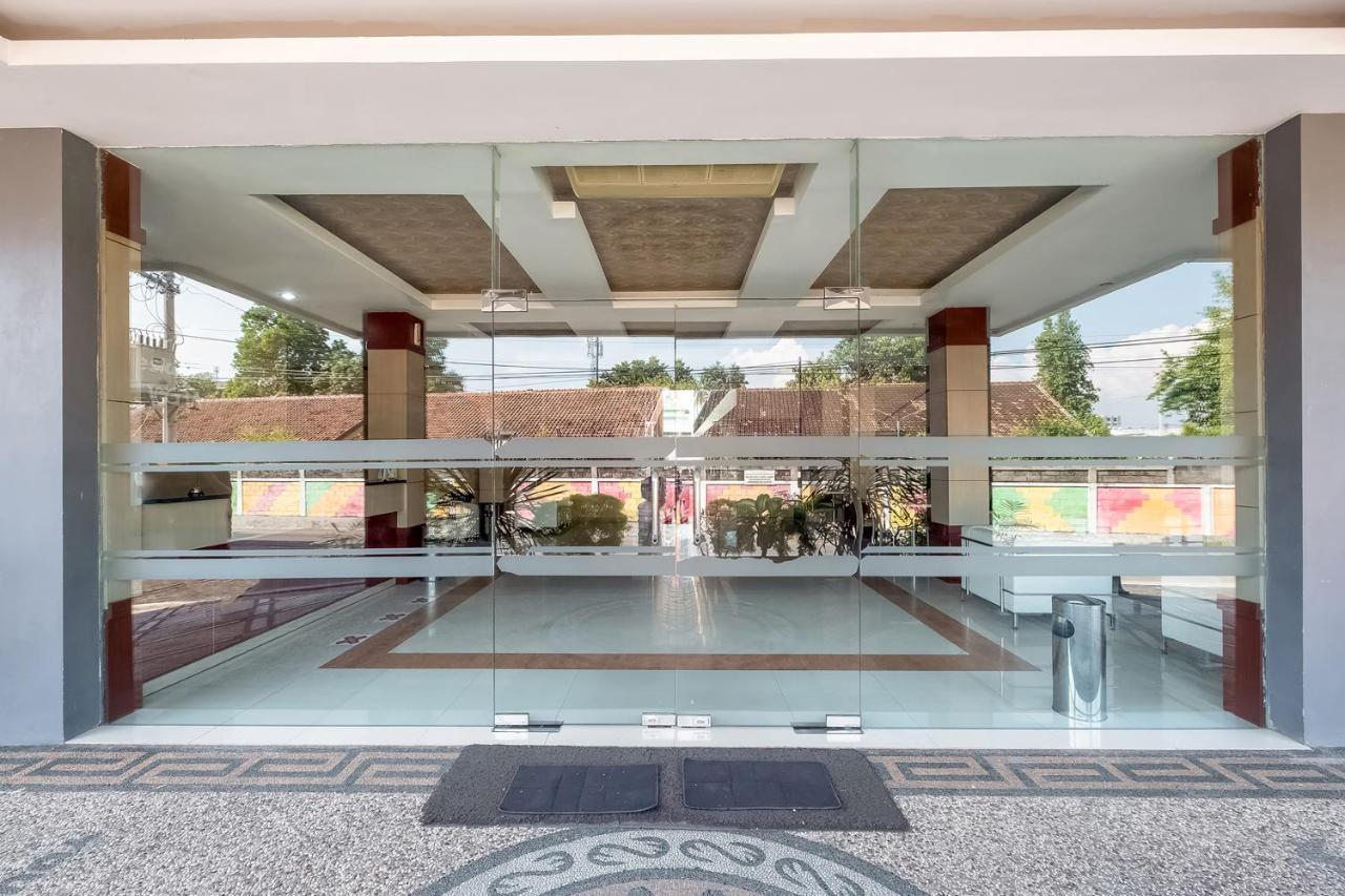 Oyo Flagship 3726 Tembok Batu Residence Tugu 外观 照片