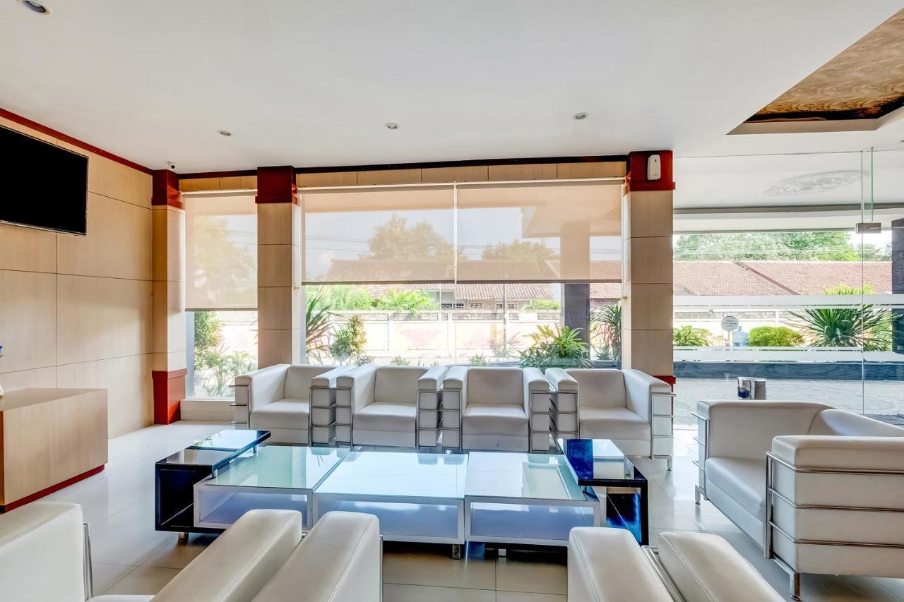 Oyo Flagship 3726 Tembok Batu Residence Tugu 外观 照片