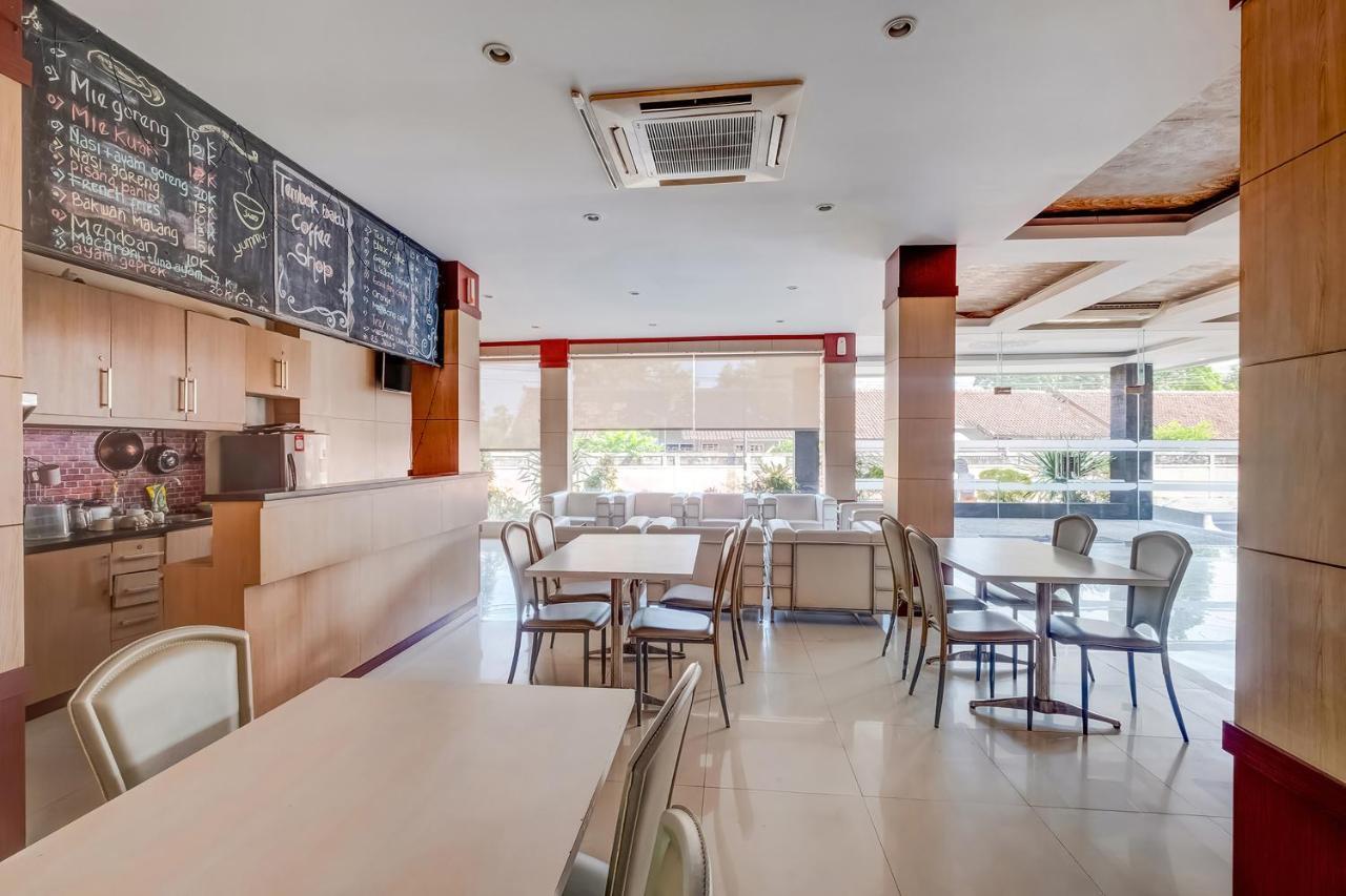 Oyo Flagship 3726 Tembok Batu Residence Tugu 外观 照片