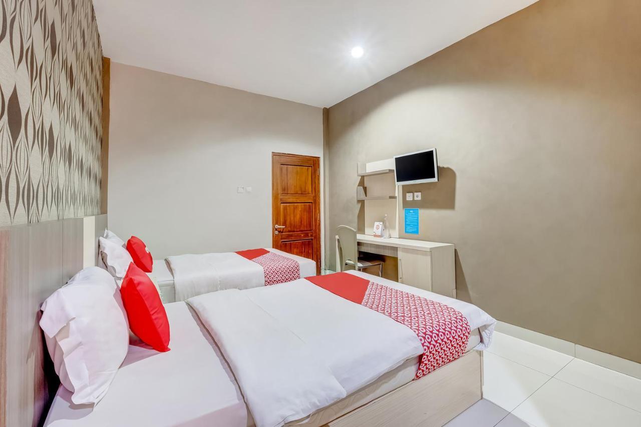 Oyo Flagship 3726 Tembok Batu Residence Tugu 外观 照片