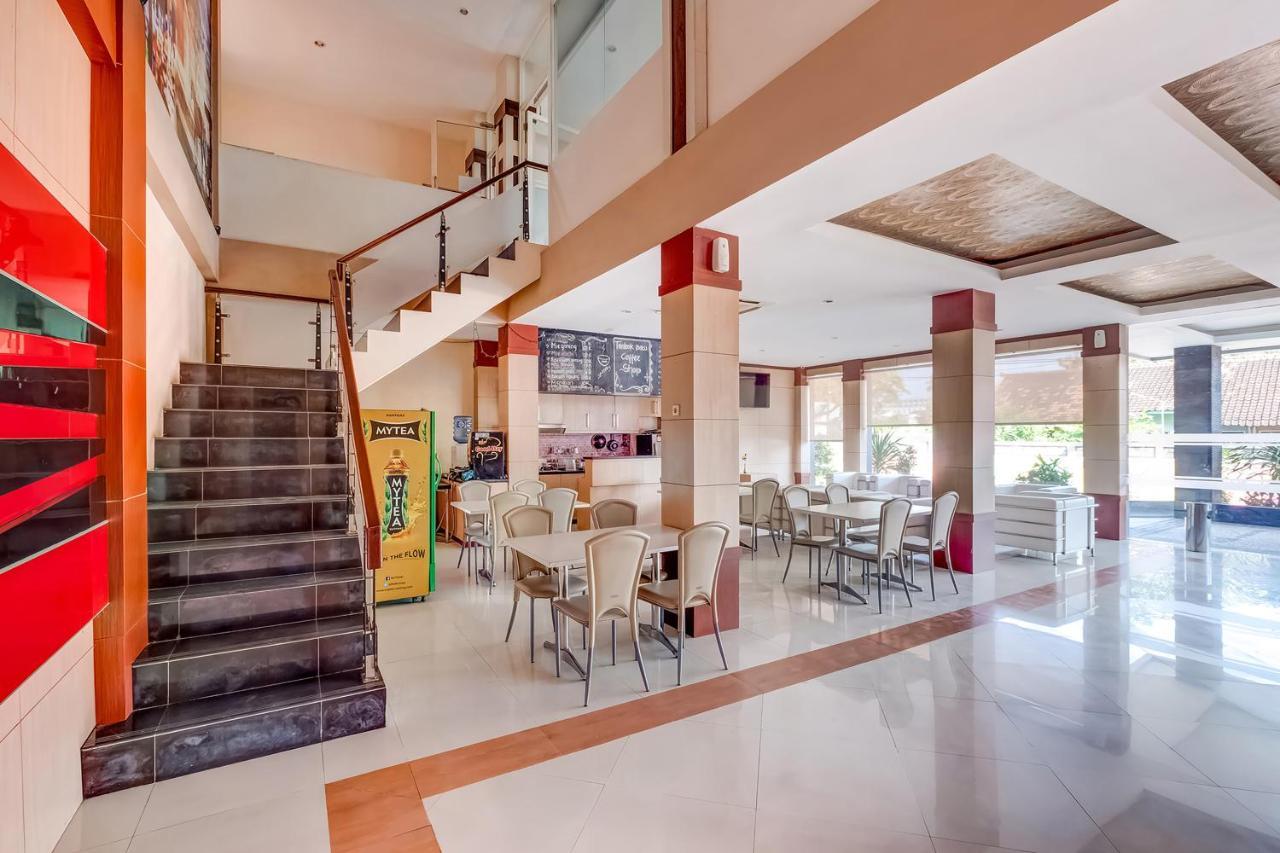 Oyo Flagship 3726 Tembok Batu Residence Tugu 外观 照片