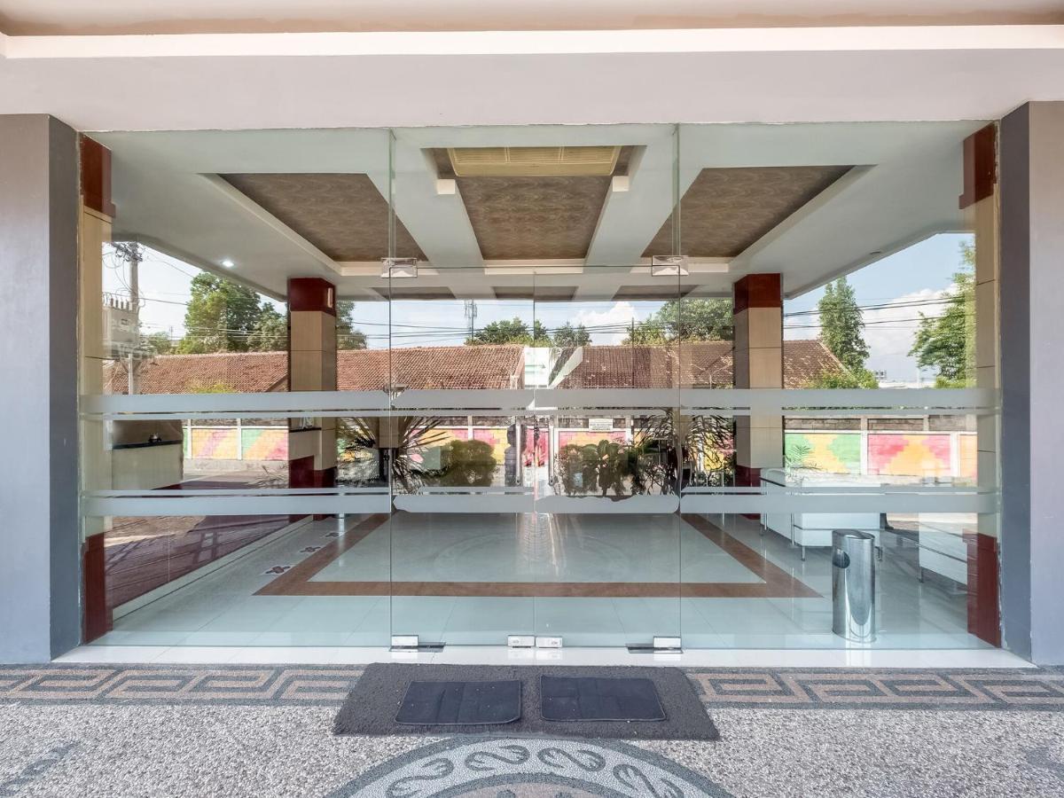 Oyo Flagship 3726 Tembok Batu Residence Tugu 外观 照片