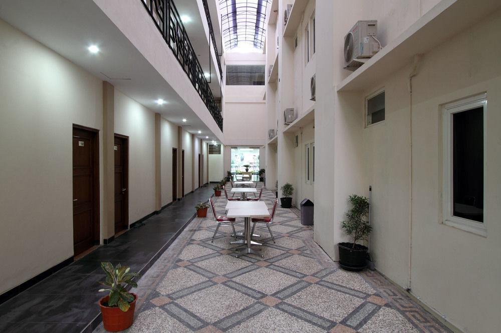 Oyo Flagship 3726 Tembok Batu Residence Tugu 外观 照片