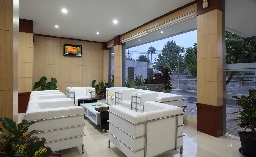 Oyo Flagship 3726 Tembok Batu Residence Tugu 外观 照片