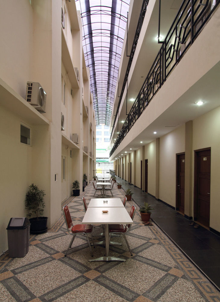 Oyo Flagship 3726 Tembok Batu Residence Tugu 外观 照片